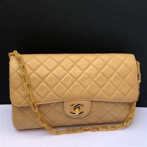 chanel clutch argento|antique Chanel clutch.